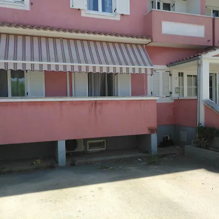 Apartment B6